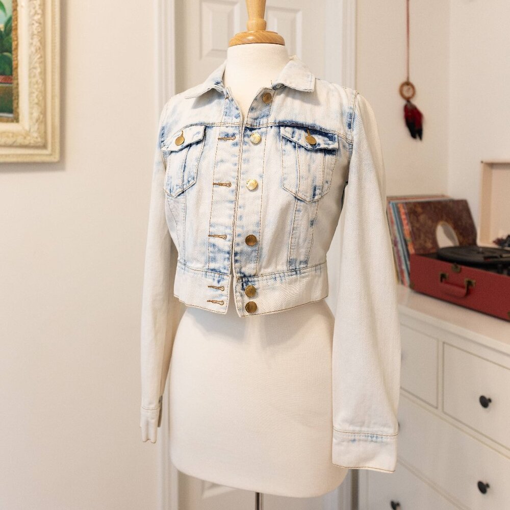 HIGHWAY JEANS Light Wash Gold Buttoned Cropped Jean Jacket